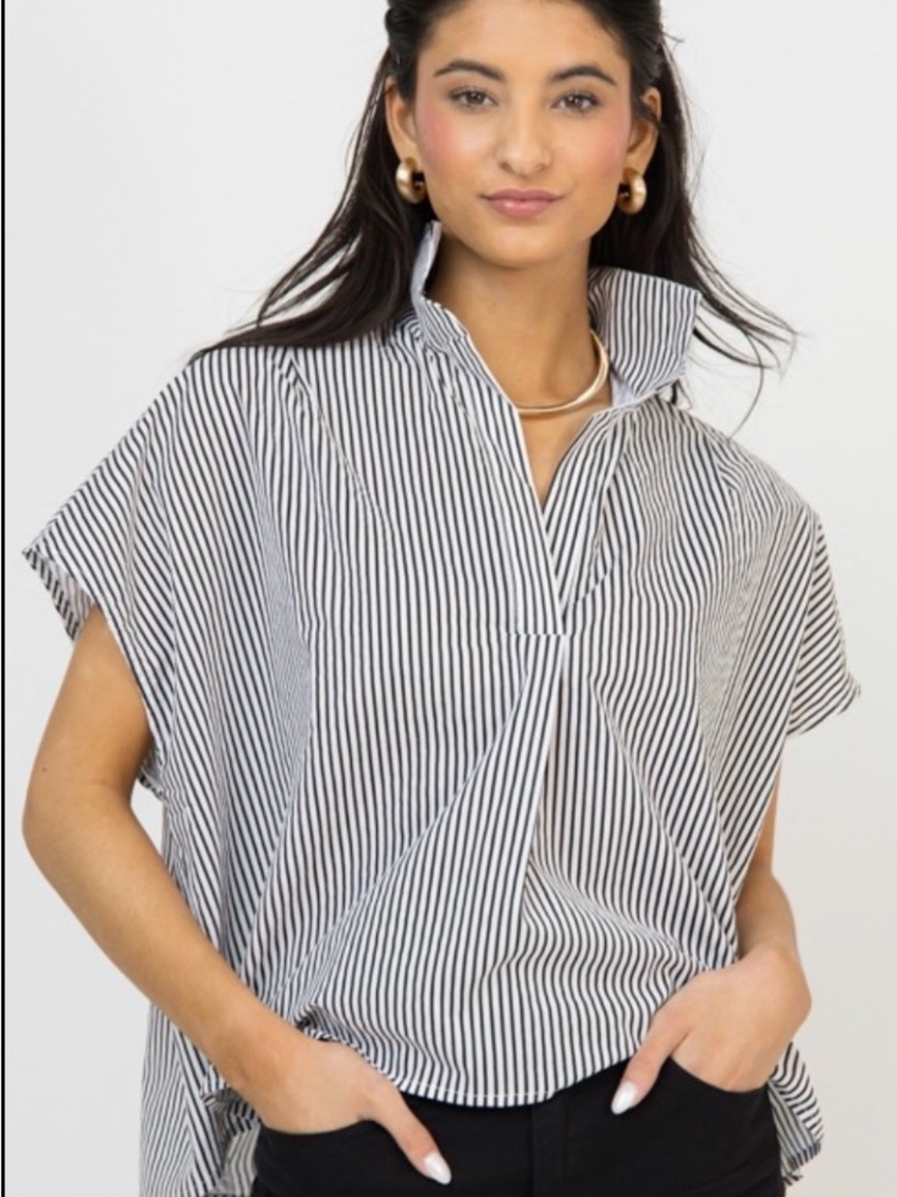 Rachel oversized Striped Short-Sleeve V-Neck Top in Black and White size small